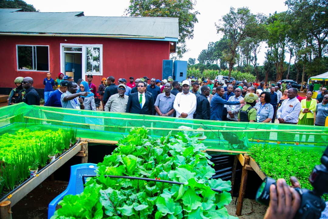 Waziri Mkuu Dkt. Mwigulu Nchemba Avutiwa Na Ubunifu Wa Kilimo Mseto Na Ufugaji Wa Kisasa Katika Banda La Kibaha Dc
